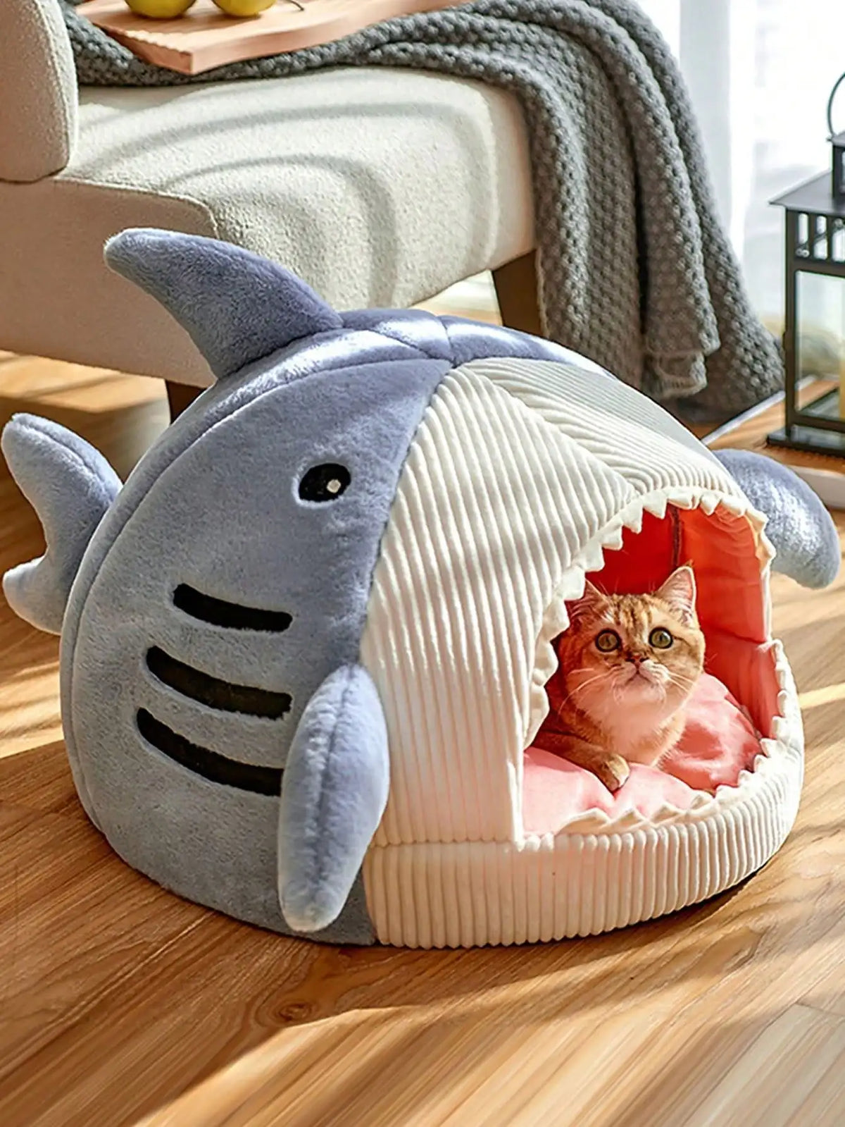 Shark-Shaped Enclosed Pet Bed For Dogs & Cats - Ultra Soft Thermostatic Warmth, Strong Wrap Feeling & Sense Of Security, All-Season Universal Cozy Pet Nest For Dog Daycare & Pet Boarding, Size: 15.75x15.75x11.81 In